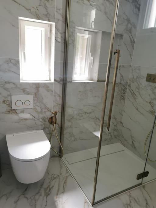 La Petite Nicoise Au Jacuzzi A 3 Min De La * Niza